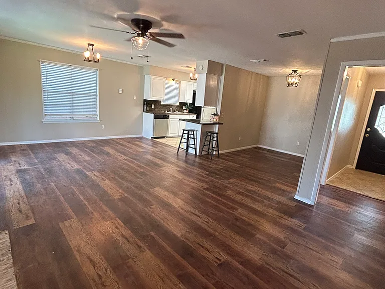 7413 Meadow Dale Dr — Photo 3
