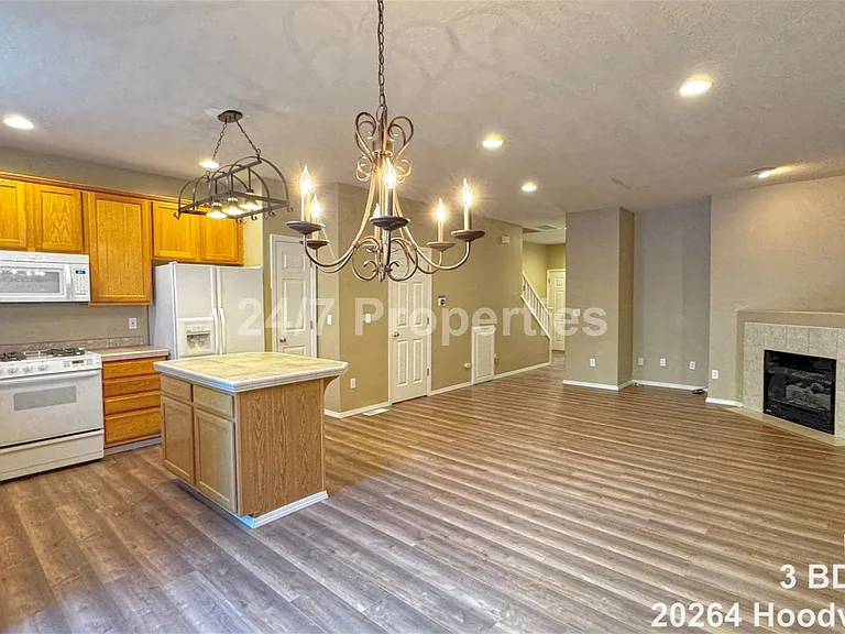 20264 Hoodview Ave — Photo 2