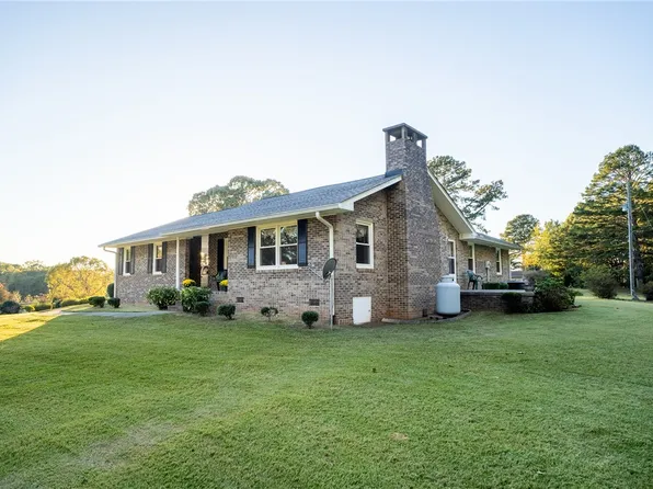 506 Old Wagon Rd, Walhalla, SC 29691