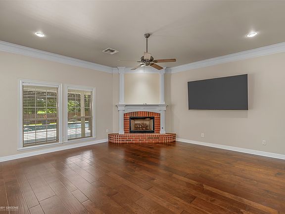 4th image of 2469 Brookside Dr