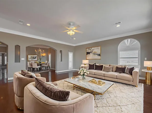 1306 Outrigger St, Tiki Island, TX 77554
