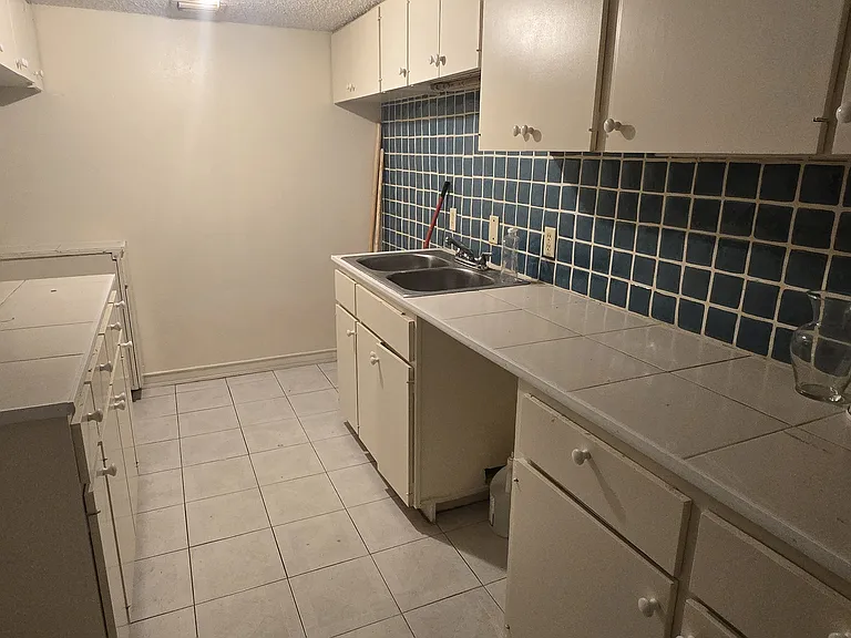2513 N Villaway Ave — Photo 2