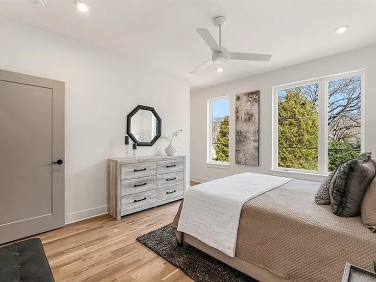 1237 Memorial Dr — Photo 34