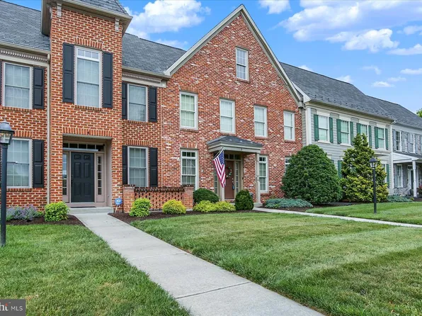 3 Jamestown Sq, Mechanicsburg, PA 17050
