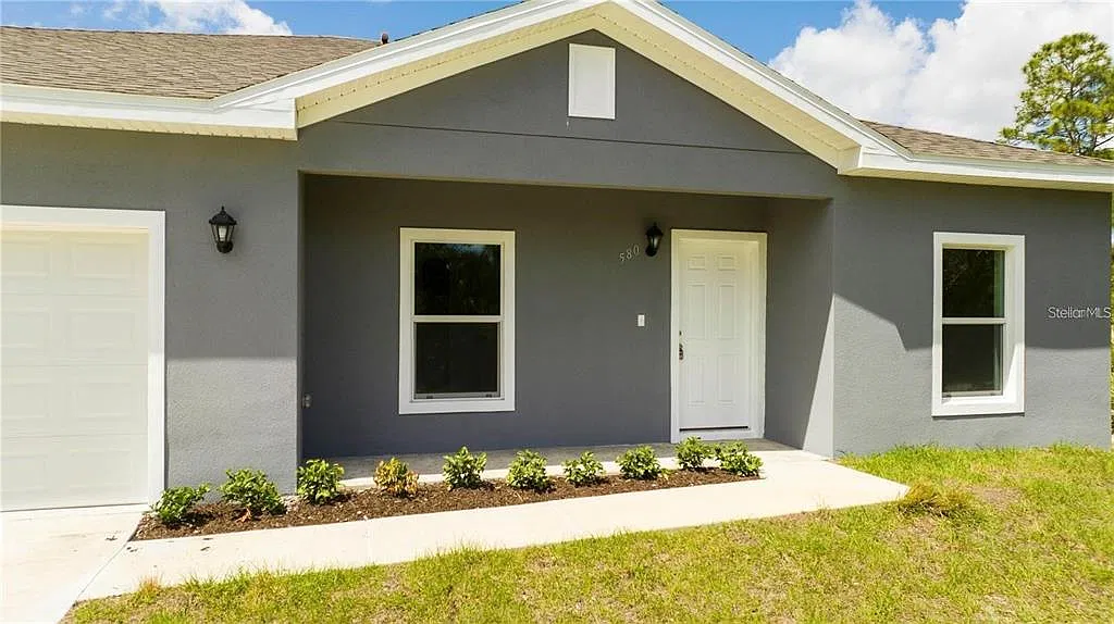 4 bed, 2.0 bath, 1724 sqft, $2,050 — Photo 2
