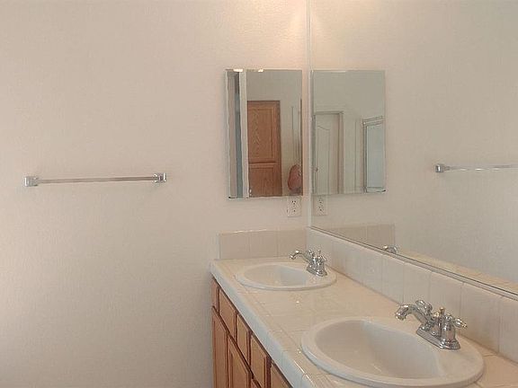 4th image of 414 Alpen Rose Way