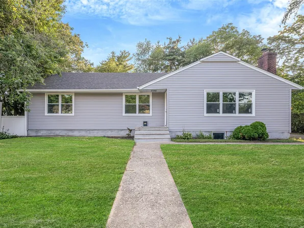 128 N 22nd Street, Wheatley Heights, NY 11798