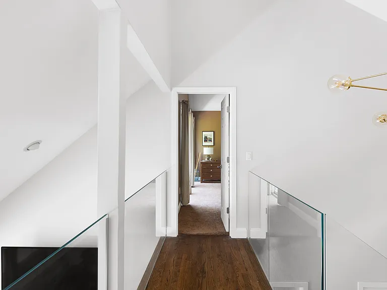39 Montauk Ave — Photo 21