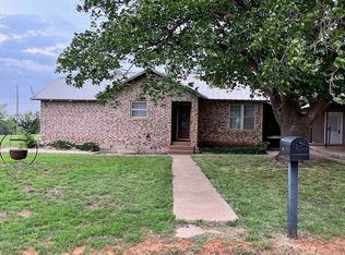 411 N Walton St, Roby, TX 79543