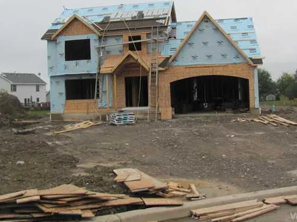 27 Sagebrush Ln, Lancaster, NY 14086