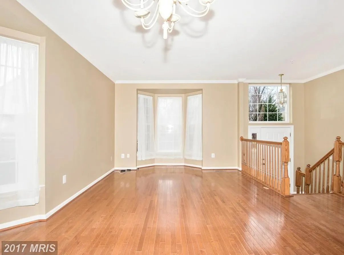 3 bed, 2950 sqft, $3,000 — Photo 4