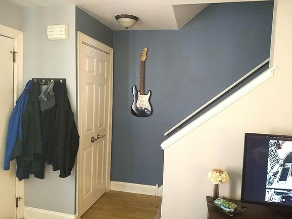 4th image of 1S166 Winthrop Ln