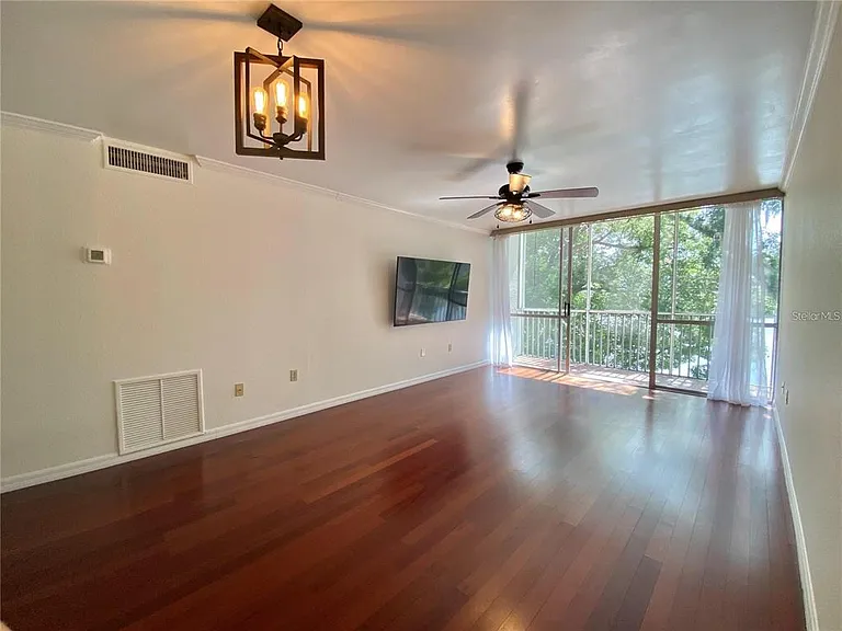 1100 Delaney Ave #F306 — Photo 17