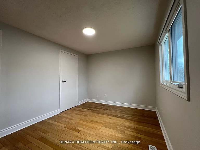 163 Ingleton Blvd #UPPER — Photo 11