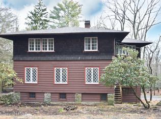 108 Sweet Fern Ln, Cresco, PA 18326