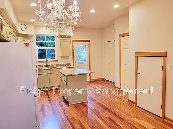 3rd image of 19434 Scoter Ln NE