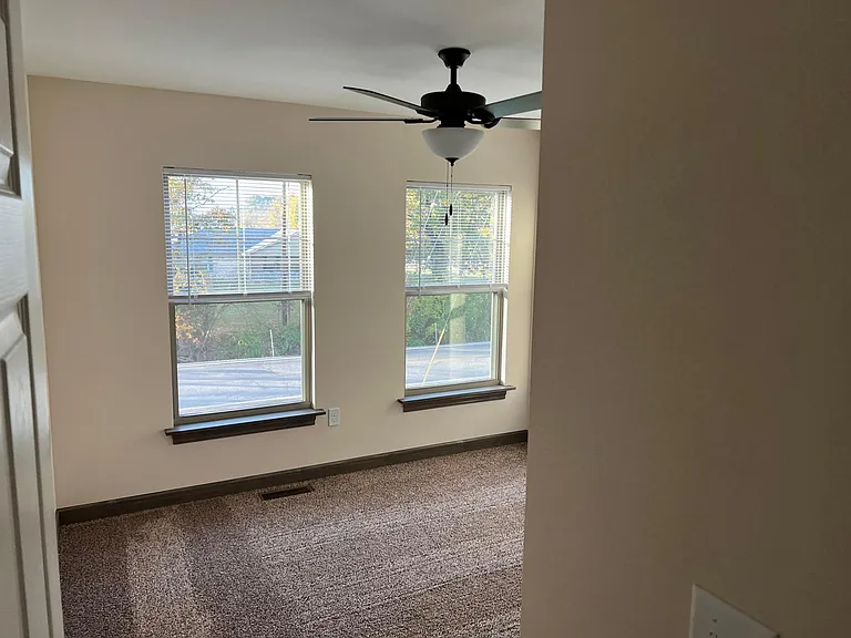 406 E Main St — Photo 16