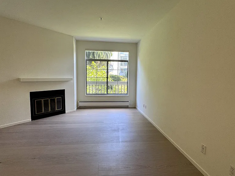 2040 Sutter St #203 — Photo 5