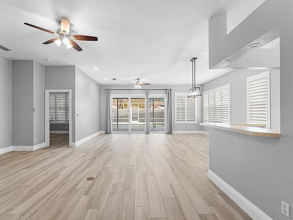 4th image of 132 E Hampton Way