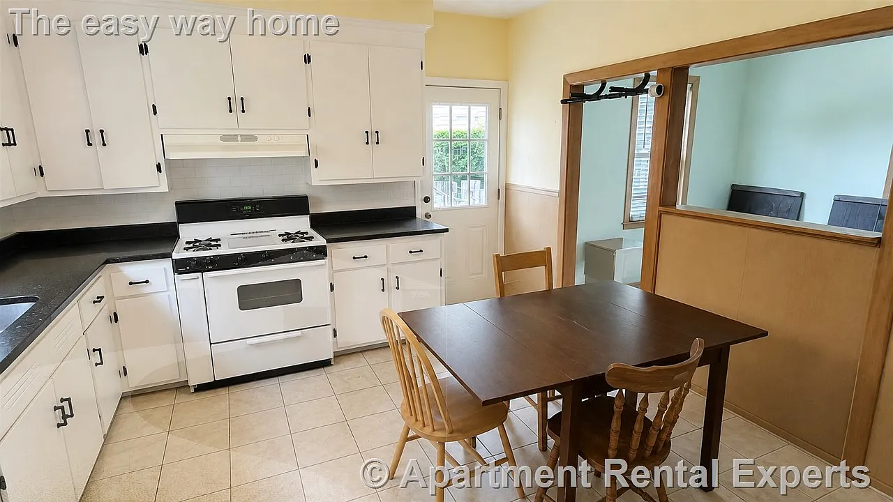 3 bed, 1.0 bath, $4,100 — Photo 2