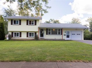 22 Dawnhaven Dr, Rochester, NY 14624