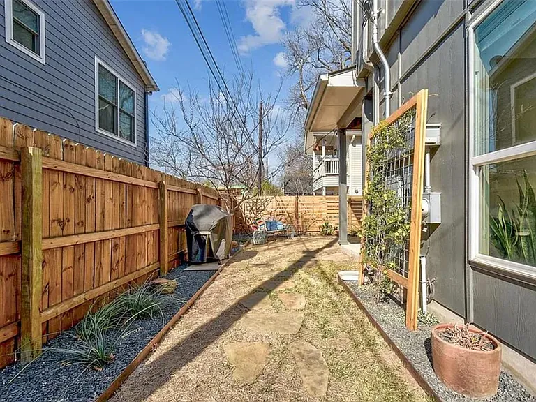 2709 E 3rd St #2 — Photo 20