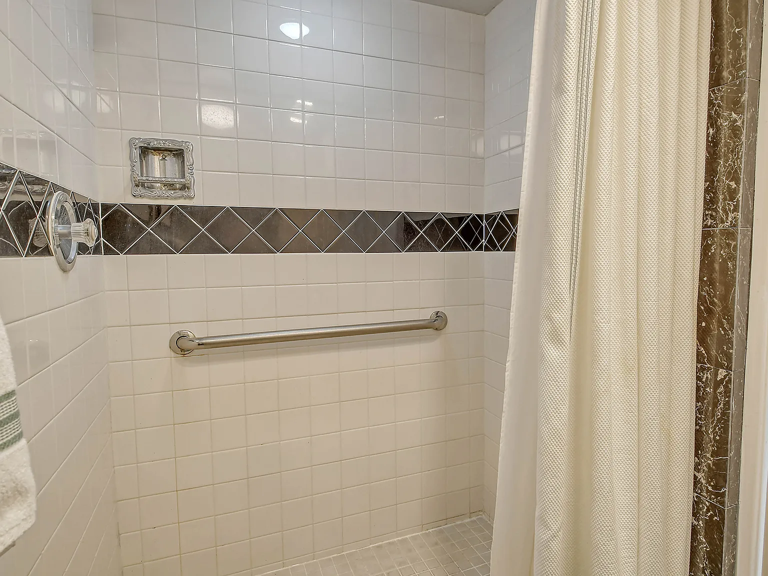 3 bed, 1474 sqft, $6,500 — Photo 4