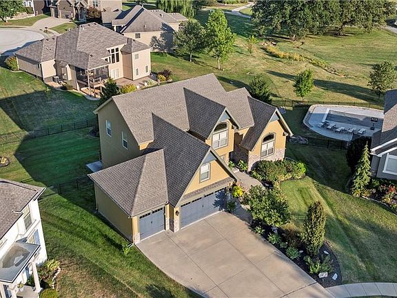 5th image of 17575 N Alder Ct