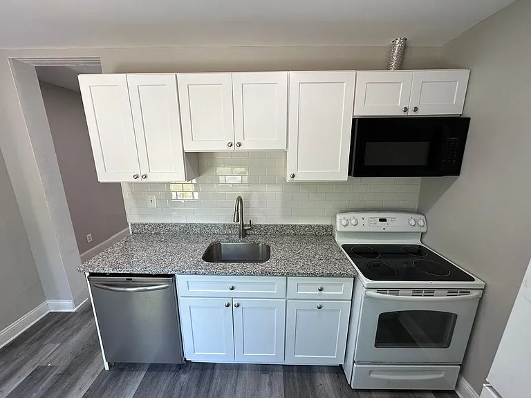 3010 White Ave #B — Photo 8