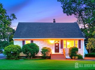 58 Rose St, Edison, NJ 08817