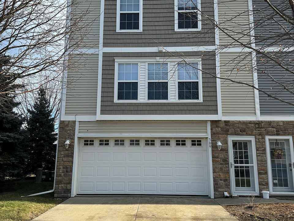 389 NE Sandalwood Townhome