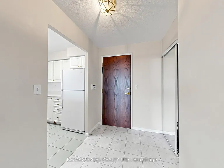 28 Pemberton Ave #706 — Photo 21