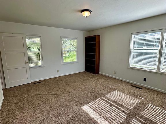 4th image of 908 Sanitarium Road