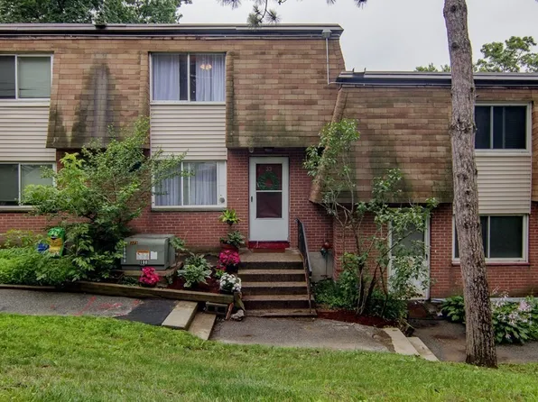 650 Robbins Ave APT 33, Dracut, MA 01826