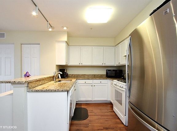 3rd image of 1305 Orleans Dr #1305