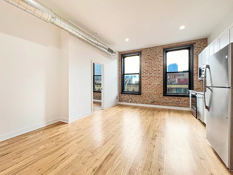 309 W Chicago Ave #301 — Photo 5