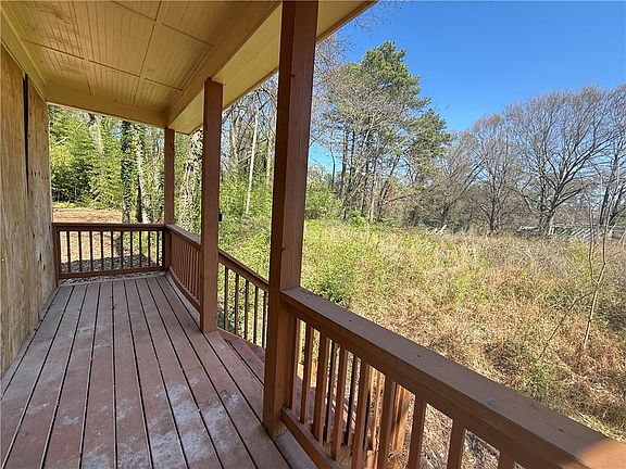 2nd image of 194 Wallace Rd SW