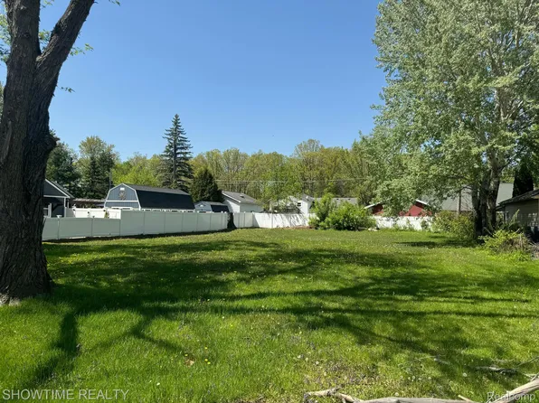 34070 Edna St, Farmington Hills, MI 48335