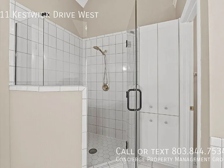 211 Kestwick Dr W — Photo 31