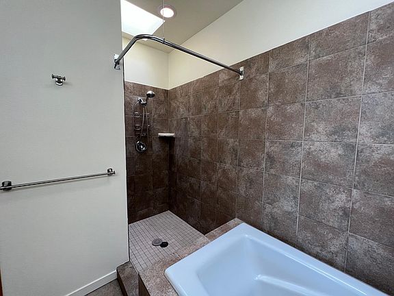 5th image of 608 Avenida Villa Hermosa
