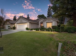 10001 Timeless Rose Ct, Bakersfield, CA 93311