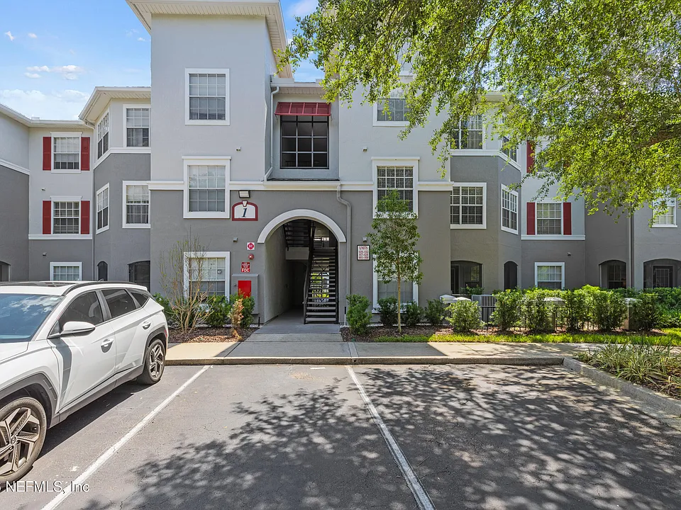 3591 Kernan Blvd S #118
