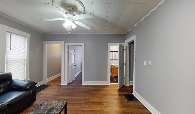 305 S Beech St — Photo 2