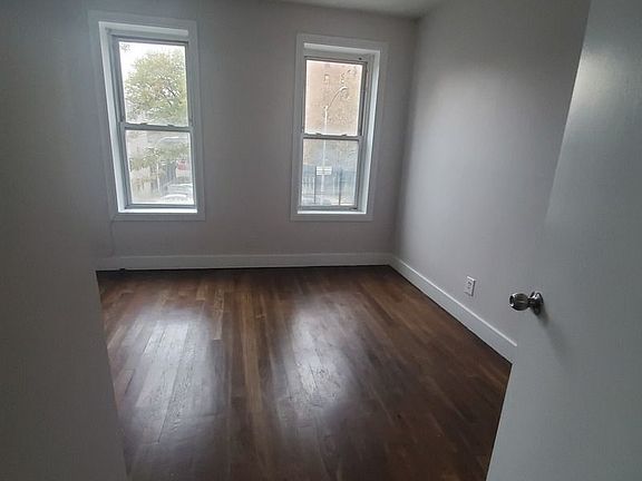 2nd image of 282 Macdougal St APT 1R