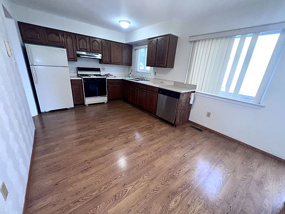 5th image of 28912 Cambridge St