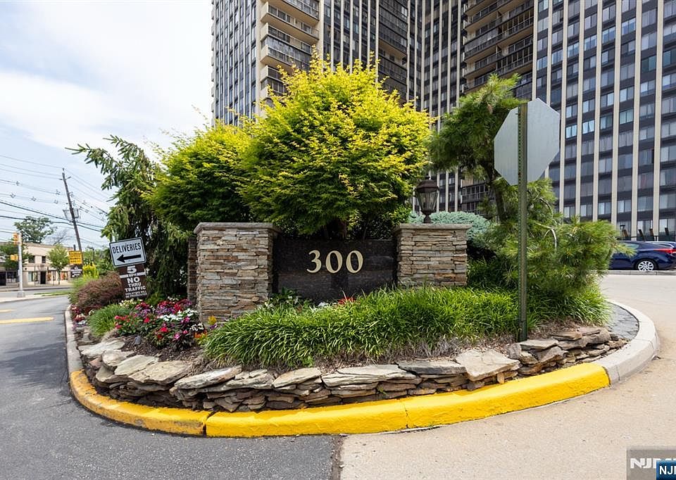 1st image of 300 Winston Dr APT 1418