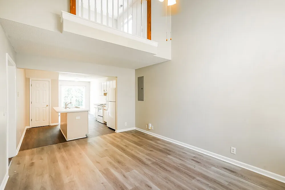 3 bed, 2.0 bath, 1080 sqft, $1,795 — Photo 4