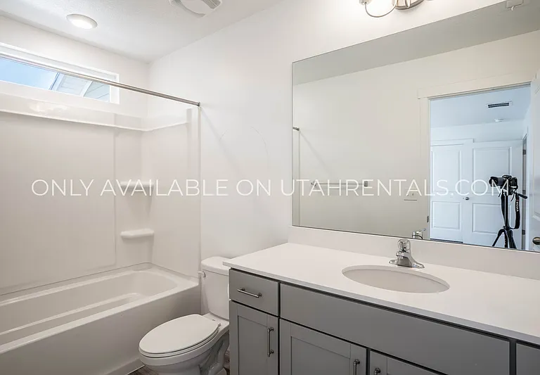 1864 S 460 W — Photo 12