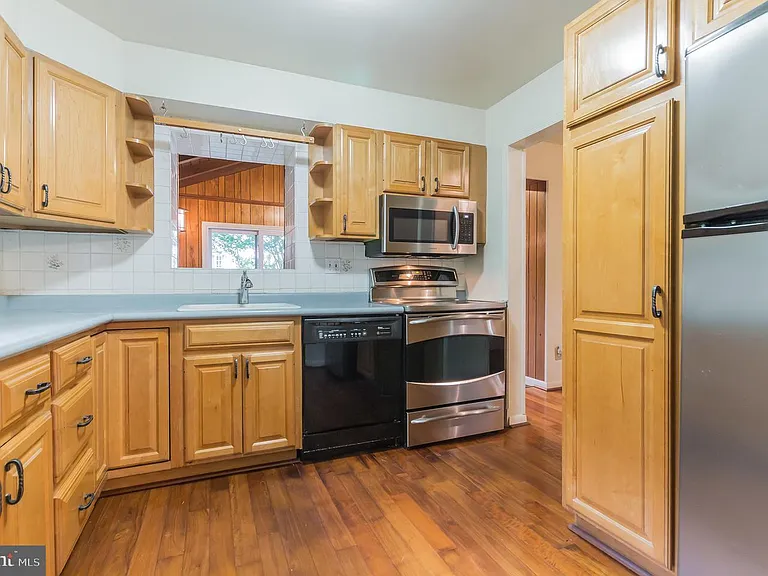 9702 Bellevue Dr — Photo 10
