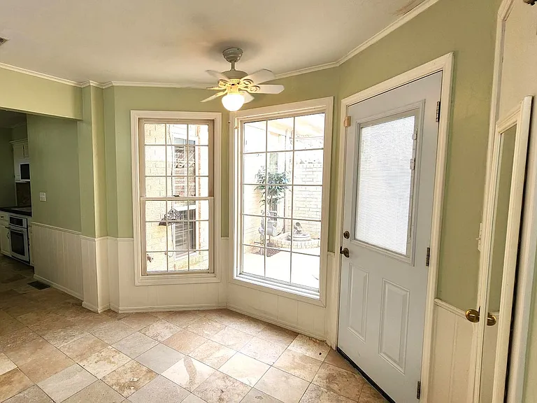 7900 Lakehurst Dr — Photo 35